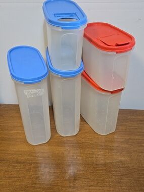 Tupperware Oval Modular Mateswith Blue and Red Lids